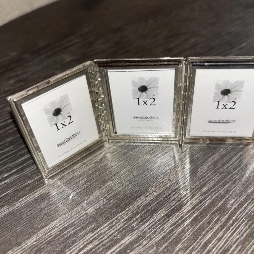 Vintage Hinged Photo Frame QuadFold Mini Silver‎ Tone Embossed Metal 1x2